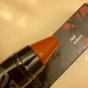 This color stick offers instant gray  & root coverage with blendable application